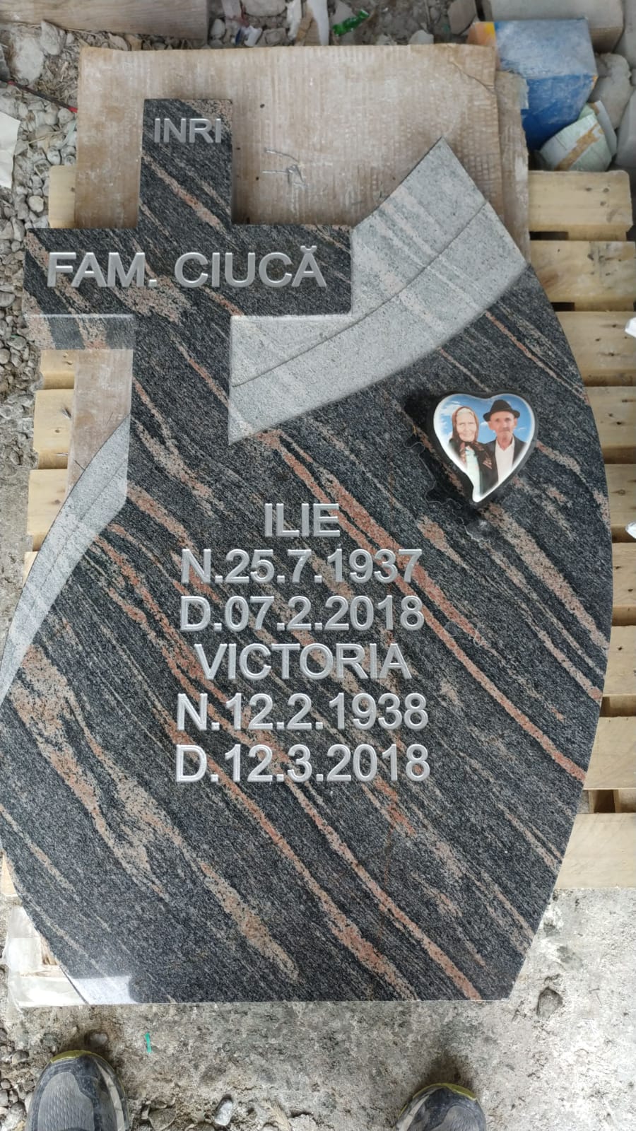 Monumente Granit — Model 12