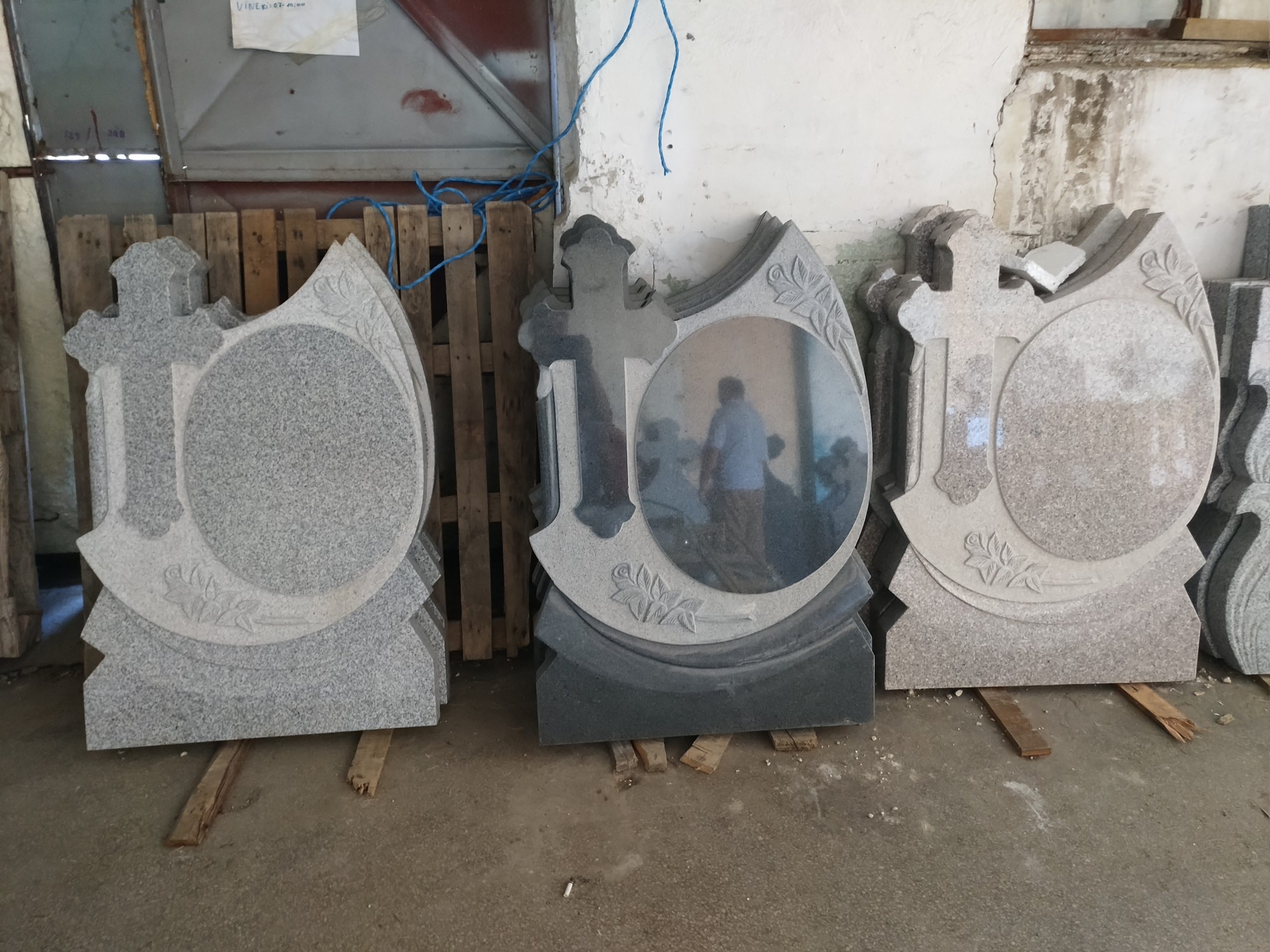 Monumente Granit — Model 15