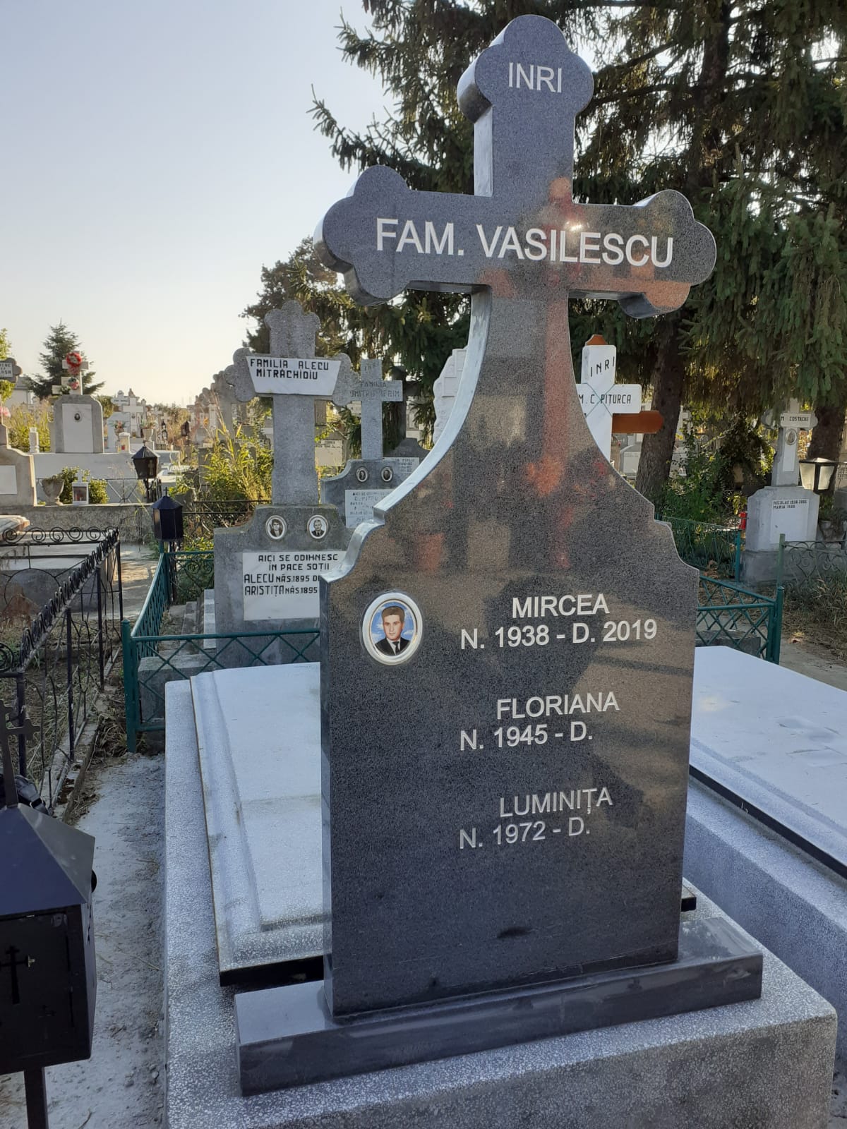 Monumente Granit — Model 16