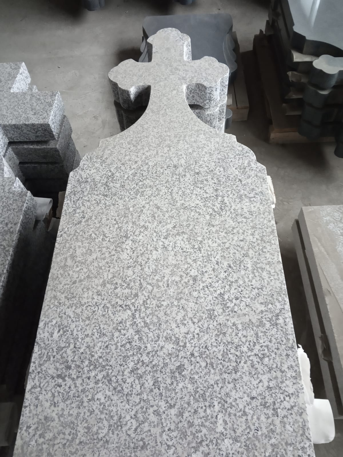 Monumente Granit — Model 17
